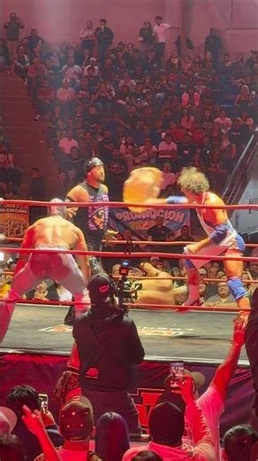 ¿Así se anuncia Simbolo’s Pizza ahora? 😂🍕😮‍💨 #wrestling #shorts #thecrash #tijuana #viral