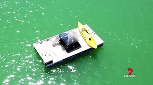 A creative Adelaide man has built a $2,000 pontoon to “camp” on West Lakes for his holiday. Hear from him in 7 News at 6pm. More: http://bit.ly/2Er02OF Watch on Channel 7 Adelaide or www.7plus.com.au #WestLakes #7News | 7NEWS Adelaide