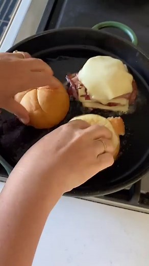 Anthony Bourdain’s Mortadella Sandwich is one of the most heavenly things I’ve ever eaten! With simple ingredients like crispy pan-fried mortadella, melty cheese, and a warm, toasted bun, this sandwich is simple but divine. The original recipe appears in his cookbook and this is my adaptation. Comment 🥪 and I’ll send the recipe directly to your inbox! ⭐️1/2 lb mortadella, thinly sliced ⭐️1 tbsp neutral oil ⭐️3 slices white american cheese ⭐️1 bun ⭐️1 tbsp mayo ⭐️1 tbsp dijon mustard Or google b