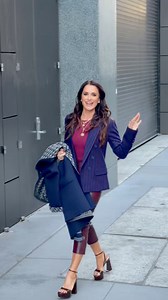 From Beverly Hills to New York! Kyle Richards, The Real Housewives of Beverly Hills, waves hello in her chic NYC look #kylerichards #rhobh #realhousewifesofbeverlyhills #bravotv #realitytv #newyork #afrazexplores #entertainment #nyc #fashion #fbreelsvideo #fbreels #fblifestyle Kyle Richards | Afraz Explores