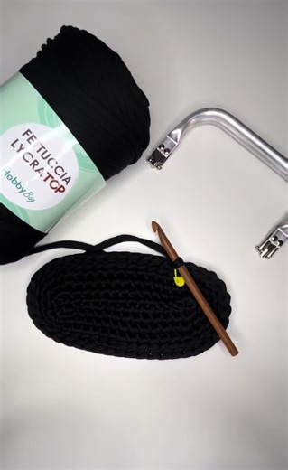 tutorial del tanto richiesto punto canestro alternato💞 ciao ragazze nel video di oggi vi ho mostrato come realizzare il punto canestro come dicevo è il mio primo tutorial vero e proprio spero di esservi stata d’aiuto💞 per qualsiasi cosa commentate risponderò a tutte!! e se vi va commentate anche con le foto dei vostri lavori che sono curiosa.. #fyp #videoviraltiktok #crochetersoftiktok