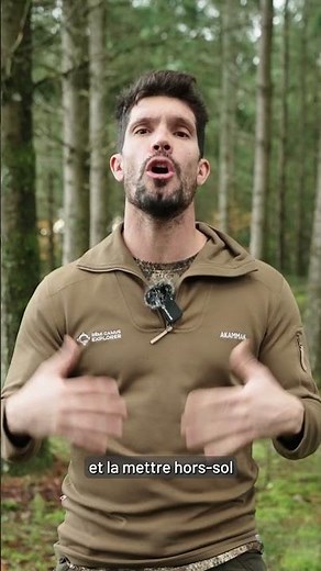 Maîtrisez la position d'attente avec une couverture de survie avec la régulation thermique. #survie