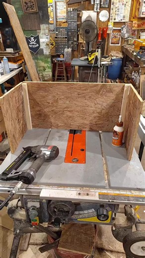 Making Chicken Nesting Boxes Part 4 #ArtisanPirate #woodworking #woodwork #chickens #carpenter @klingsporwoodworking
