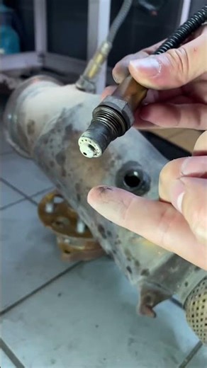 Turn off the engine fault warning light.