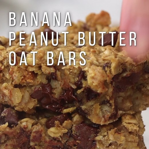 Banana Peanut Butter Oat Bars are made with just 6 ingredients for a healthy, simple snack. Rich in fiber and protein, these homemade granola bars will keep you full and fueled. RECIPE: https://dishingouthealth.com/banana-peanut-butter-oat-protein-bars/ | Dishing Out Health