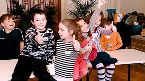 Wir präsentieren die erste Wiener Kinder- und Jugendstrategie! 🧑👧 Bei unserem bisher größten Mitmach-Projekt, Werkstadt Junges Wien, haben wir den Nachwuchs gefragt, wie wir zur kinder- und jugendfreundlichsten Stadt werden. 🤗 ➡ https://www.wien.gv.at/menschen-gesellschaft/kinder-und-jugendstrategie.html | Stadt Wien