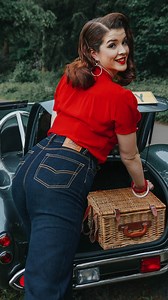 😍👖 Minimum effort, maximum impact—have you met our Marilyn Jeans yet? Every detail has been carefully crafted in this stunning addition to our collection, and we’re absolutely delighted by the love these jeans have received so far! ⁣⁣🔍 MARILYN JEANS IN INDIGO ⁣Our Marilyn jeans exude the timeless glamour of the iconic late 1940s, paying homage to the iconic Marilyn Monroe. Crafted with exquisite attention to detail, using luxurious 13.5 oz red line selvedge edge denim, they offer both durabil