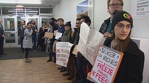 U of C grad students line hallway in protest
