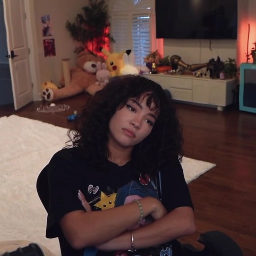 Cinna's Beautiful Natural Curls in Cozy Stream Moments