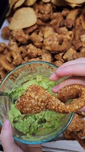 Chicharrones de cerdo puerco, Como hacer Chicharrones de puerco #chicharrones #chicharronesdepuerco #chicharron #reelsfacebook #recetassencillas | Olivia Birrueta