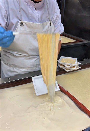 湯葉作り｜職人が毎朝手作りする本格湯葉の工程