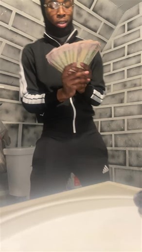 4️⃣6️⃣2️⃣T3 on Instagram: "I take it all to the 🏪 my typa heads a buy yo 🎀 out , ts so real I thumb ts until I pass out 💰(Broke Boy🏆OUTNOW) #explorepage✨ #artist #freemac🤞🏾 #milwaukee #462"