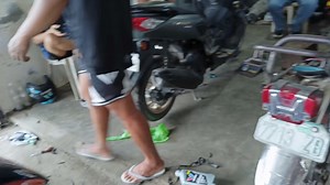 Si tropa nagpalagay ng switch sa headlight, pero mas malalakas pa ang parklight nya kaysa sa headlight... #valvolinechampion #motorcycle #Philippines | Dyad Allen Motorcycle Electrical Shop Lingayen