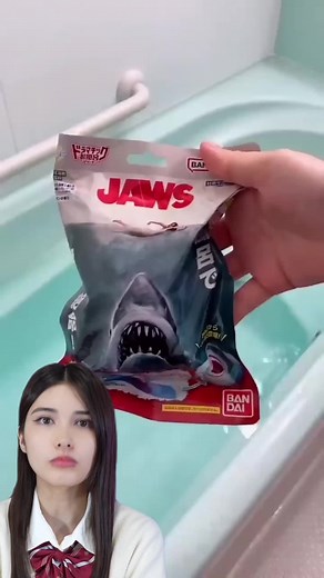 Jaws Bath Bomb - Discover the Excitement of Lush Bath Bombs