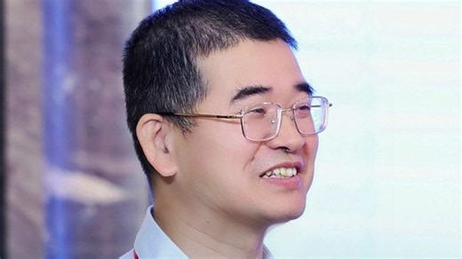 郑南峰教授大会报告：催化剂创制推动高纯γ-丁内酯产出。