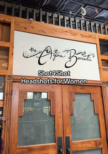 FREE professional headshots for women in the Shreveport-Bossier area 📸✨ The Agora Borealis hosts this event once a year and it’s such a cool opportunity to get updated photos while supporting local women photographers and artists. 💛 #shreveport #shreveportlouisiana #headshots #supportlocalartists #womensupportingwomen