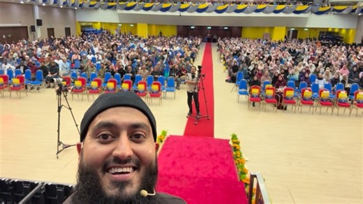 FARHAN BIN RAFEE on Instagram‎: "This was awesome! I’m so sorry to the people upstairs that i didn’t get in the shot 🤍 Perlis, you were simply AMAZING! Thousands benefiting from a single call: return back to the Sunnah of the Prophet ‎ﷺ. May Allah ‎ﷻ bless everyone who attended, from Malaysia, Singapore, Laos, Cambodia, Australia, Nigeria, Kenya, and so many other places SubhanAllah! May Allah ‎ﷻ bless the beautiful organisers of The Perlis International Sunnah Convention! May Allah ‎ﷻ take it