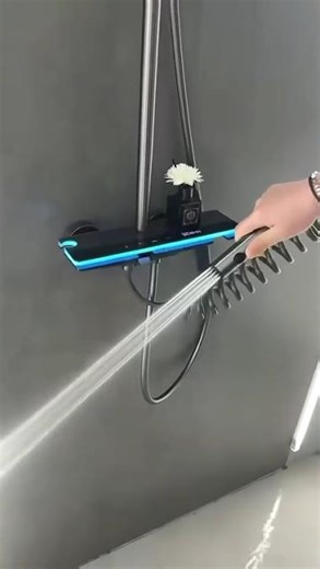 Multi functional shower set