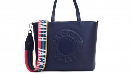 La historia de Jackie Smith, la marca icónica de carteras que desató una hecatombe de consumo en Palermo