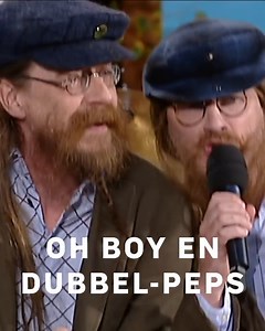 Idag behöver vi dubbel-pepp(s) i väntan på sommar och Allsång i gråvädret ☀️ Allsång på Skansen 👉 SVT Play . . . #allsångpåskansen #svthumor #svtplay | SVT Humor