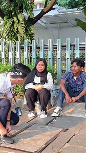 Prank Cemburu Cowok di Tempat Umum - TikTok Viral