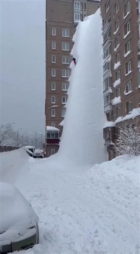 Situation in Kamchatka, Russia right now, after the record breaking snowfall. Locals are calling it “snow apocalypse”. This is the heaviest snowfall in over 130 years | Incredible planet
