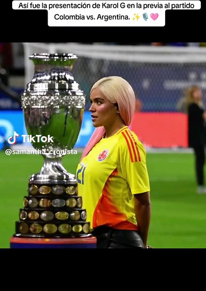 Karol G Emociona en la Final de la Copa América 2024