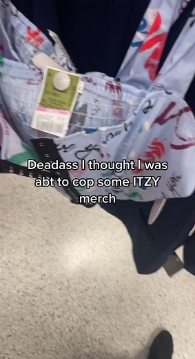 Like does this not scream LOCO S.O.S FOR THIS COOCHIE?🤨#jyplice #itzy #midzy #loco #jyp #kpop #ross #kpopfyp #fypシ