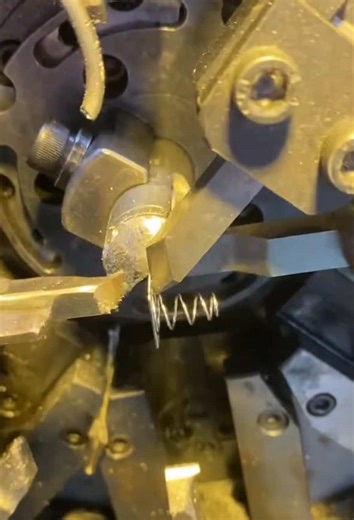 We are a factory that specializes in the production of springs, capable of providing customized products to meet various requirements. Our springs are exported to over 30 countries, covering a wide range of industries such as automotive, electronics, medical equipment, and machinery, with a diverse range of specifications available.#electron #sourcefactory #hardwaresprings #hardwareprocessing