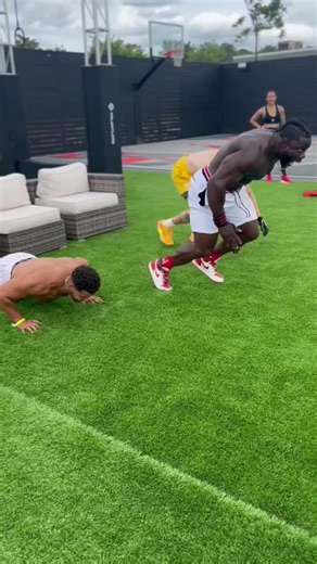 1.2M views · 3.5K reactions | Bodybuilder catch a sloppy eating victim while working out!! #shorts #reel #viralreels #foryoupage #fyp #fitnesstrainer #bodybuilder #fitness #viralshorts #reelviral | NDO CHAMP FANS | Facebook