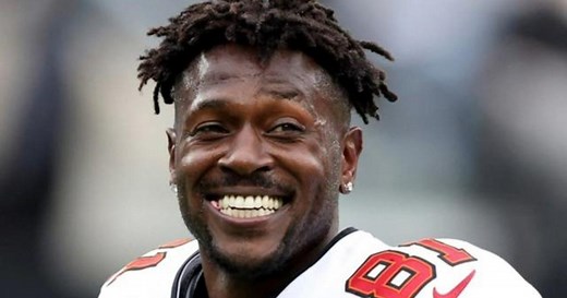 Antonio Brown speaks out after walking off the field during Buccaneers game