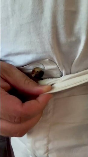 Special request time! 😁 This is how I button and unbutton my shorts/pants with one hand.