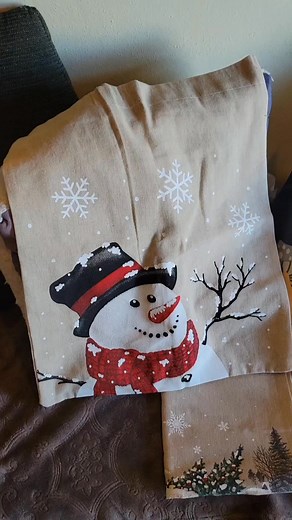 ✨ When the Christmas bags are too pretty to toss… so now they’re pillow cases 😂🫶 Holiday hack or mom creativity at its finest? Either way, it’s giving festive comfy cozy.✨ ##fblifestyle #fyp #fb #fyppage #fypシ #reuse #diy #momhacks #hack #Christmas | Michelle Shell