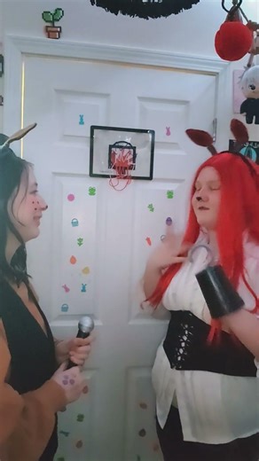 Foxy teaching Freddie had to flip his hair ‪@luv_wolf‬