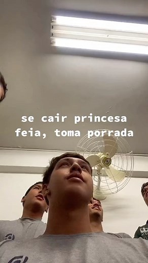 I M A G E T R I P _ on Instagram: "particularmente esse se pa é um dos meus vídeos preferidos q tá saindo kakkkakkkkkk vsf e a Arlequina n é feia n, os bx zuaram #imagetrip #reelsbrasil #disney"