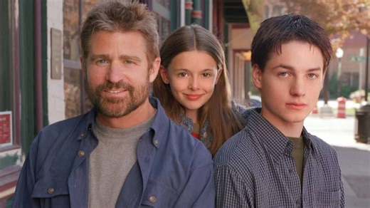 19 Years After Its Finale, Everwood Finally Has A Perfect Replacement From The Same Creator