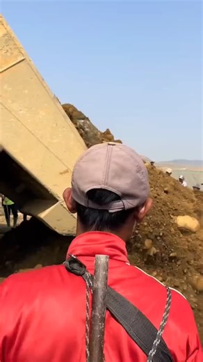 Cristal on Instagram: "Jet Mining 💎✨🤩 --- 1. “Before & After” Gold Rush Prompt: "You won't believe what we found after digging for 3 hours…" Hook Style: Suspense reveal Effect: Time-lapse of digging → dramatic discovery → cinematic music 2. “Hidden Treasure” POV Prompt: "POV: You're the first person to touch this in 1,000 years." Hook Style: First-person + emotional pull Effect: Close-ups of old coins, artifacts, crystals 3. Satisfying Mining ASMR Prompt: "If this sound isn’t satisfying, I don