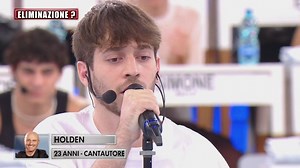 Holden  Bella d’estate  29 ottobre - Amici Clip | Witty TV