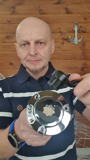 Fuel filler - made of chrome-plated brass for a 38 mm hose with a key for unscrewing included