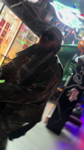 Exploring Colorful Performances at Themed Venues