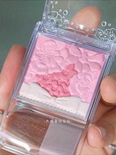 【キャンメイク】イエベOK💗透明感UPの多幸感ピンク！Glow Fleur Cheeks[17]いちごミルクフルール｜CANMAKE Glow Fleur Cheeks[17] Swatch