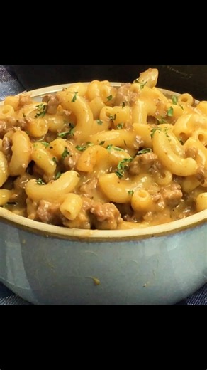 🚀 45 minutes, one pot, and plenty of flavor in this Copycat Hamburger Helper Beef pasta recipe. You most likely have most of the budget-friendly ingredients in your pantry. If you’re in the mood for a quick and comforting dinner, this One-Pot meal is the perfect go-to! ✅ Comment RECIPE and I’ll DM it over. https://www.backtomysouthernroots.com/one-pot-hamburger-helper-beef-pasta-recipe/ | Back To My Southern Roots