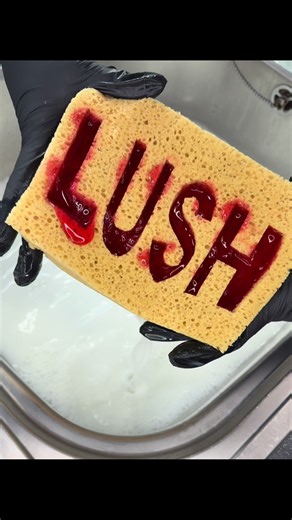 Please tell me your favourite childhood television programmes, the ones you couldn’t wait to watch as soon as you came home from school? Let’s have a trip down memory lane ❤️ Mine was Tracy Beaker, My Parents Are Aliens, Mona The Vampire, Fairly Odd Parents, The Cramp Twins ❤️ This sponge is sensational, I’m in LOVE & OBSESSED, darling Dimple it’s phenomenal & I can’t thank you enough at all from the bottom of my soul. Favourite combo EVER Hot water in the sink Dettol Cif Ocean Pet Asevi Red Dis