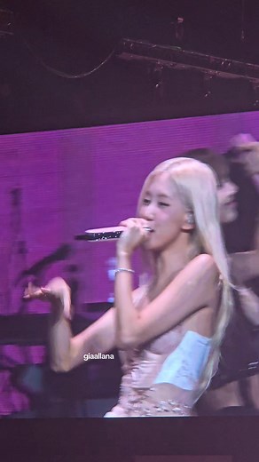 BLACKPINK sings "Lovesick Girls" in Philippine concert. ---------- 2025 BLACKPINK WORLD TOUR IN BULACAN DAY 1 CONCERT at the Philippine Arena BLACKPINK's Jennie, Jisoo, Rosè, and Lisa in the Philippines. 💖 Special thanks to: Maya x Visa Pink Glitter Card #BLACKPINKDEADLINETOUR #DEADLINE_IN_BULACAN #BLACKPINK #블랙핑크 #BLACKPINKinBULACAN | Gia Allana