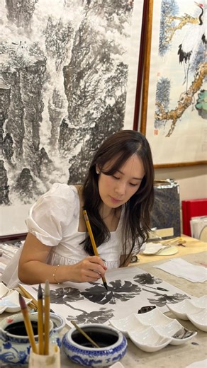 ChubbyNinja Victoria Cheng on Instagram: "New year, new gear. Let’s go! Out with the old laptop, in with a brand-new Windows 11 device (and yes, you get $200 cashback for trading in ANY old laptop). ASUS, HP, Lenovo, Surface… pick your upgrade, pick your power move. Add Microsoft 365 for extra $20 more cashback and keep your work, emails, and life synced across all your devices... mobile, tablet and desktop included. No chaos, just seamless productivity wherever you go. Also, Windows 10 support