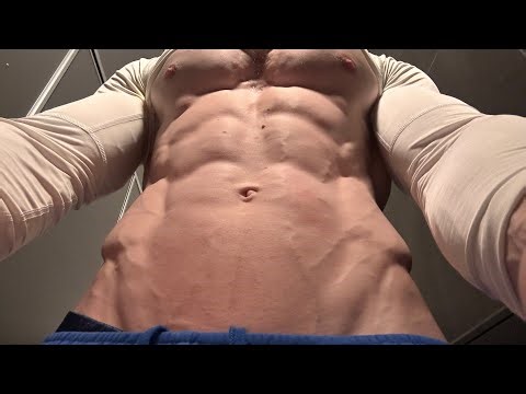 Secret sneaky POV flexing in the cubicle!💪😉
