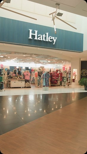 Montreal’s Pierre Elliott Trudeau International Airport is the busiest in Quebec, with over 21 million passengers in 2023. 🤯 Whether you travel domestically or internationally, there is a Hatley location for you! The two boutiques are located at Gate 1 and 53. Taking off from there soon? ✈️ Come say hi! 👋 We have the perfect pajamas and dresses to travel, work, or vacation in. 👗 #hatley #hatleystyle #yul #trudeauairport #dorvalairport #womensfashion #kidsfashion #travel Discover a Hatley loca