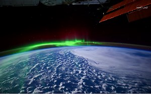 盘点那些炫酷有趣的科普GIF图（十二）从空间站看极光