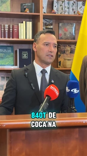 Pedro Arnulfo Sánchez Suárez on Instagram: "Colombia logró un resultado histórico: 840 toneladas de cocaína incautadas, la cifra más alta registrada. Esto evitó que millones de dosis llegaran a los mercados internacionales que alimentan la violencia y el crimen organizado. El narcotráfico es un problema global. Mientras un kilo de cocaína vale cerca de 3.000 dólares en Colombia, su precio se multiplica en países consumidores. Por eso, esta lucha exige responsabilidad compartida, y Colombia está