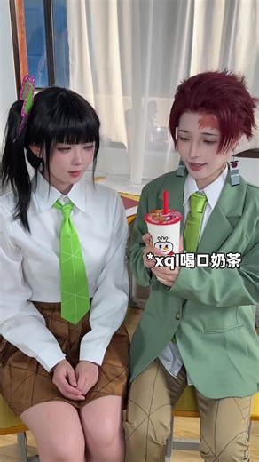 鬼滅の刃: Shinobu Cosplay 在 Douyin 的表現